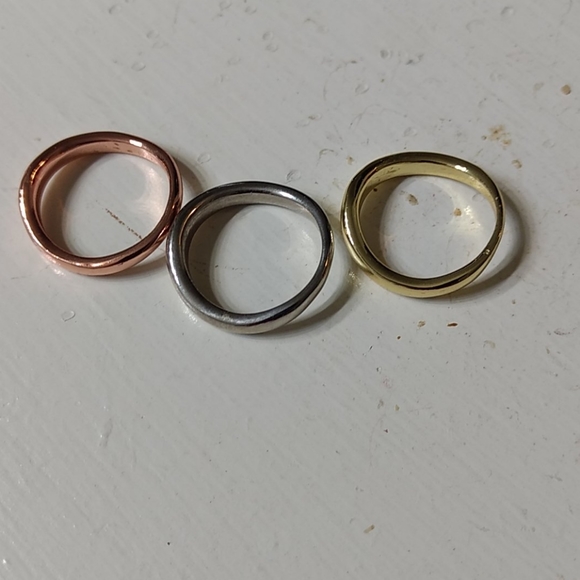 Curved stackable rings - Picture 3 of 3